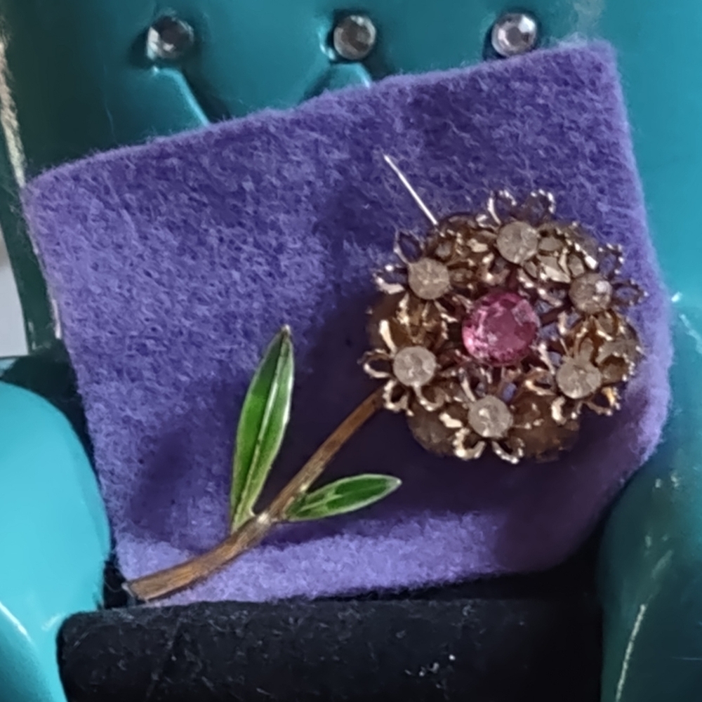 Vintage Rhinestone & Enamel Flower Brooch - Picture 3 of 16